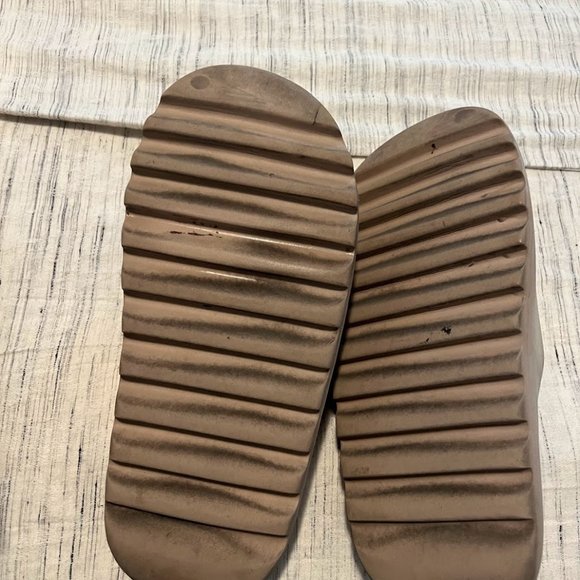 Yeezy 's (7 pair) various styles worn + lightly worn - Picture 4 of 16